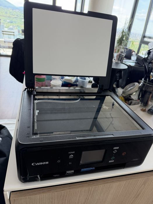 Продавам многофункционален принтер Canon PIXMA TS6250