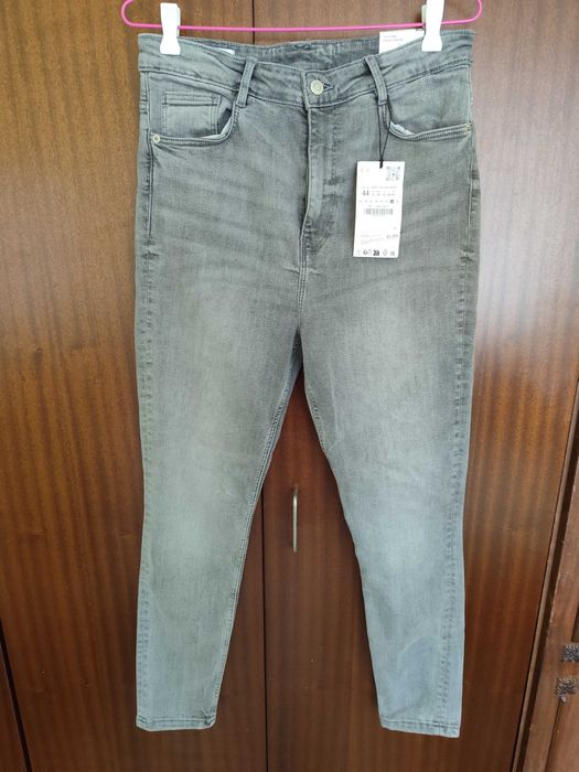 НОВИ дънки Zara с етикет, размер 44, сиви, висока талия
