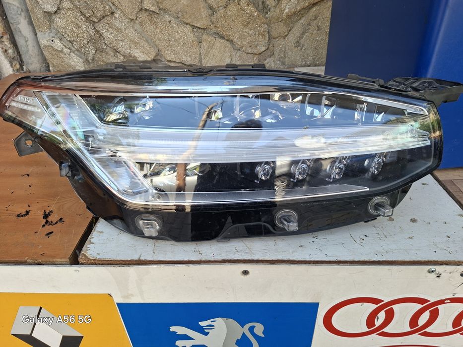 Оригинален фар VOLVO XC90  ляв/десен