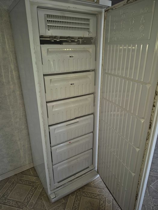 Морозильник б/у ,