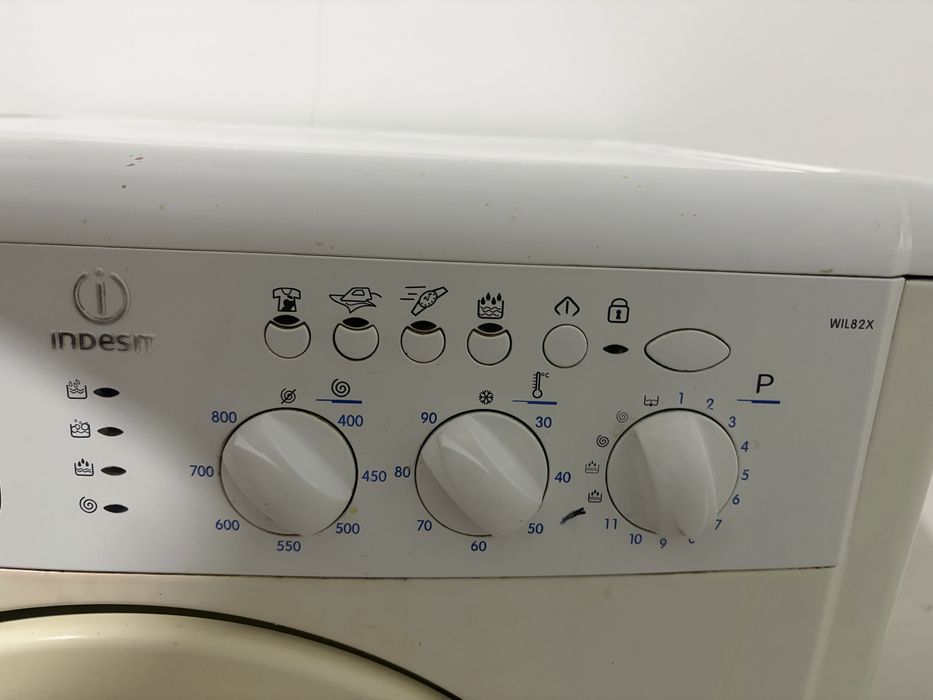 Продаётся стиральная машина Indesit WIL82X (б/у)
