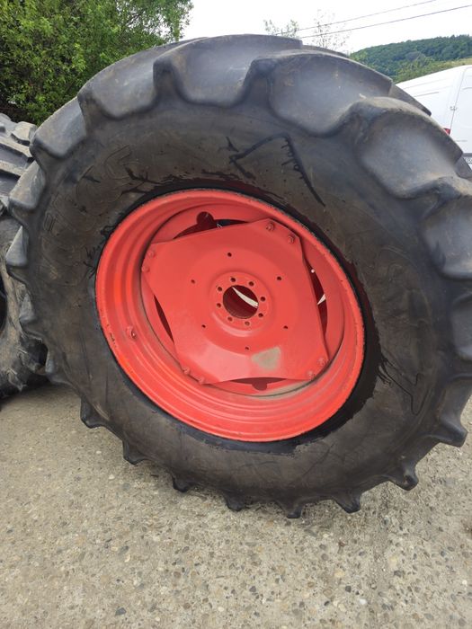 Anvelope 650 65 R 38.