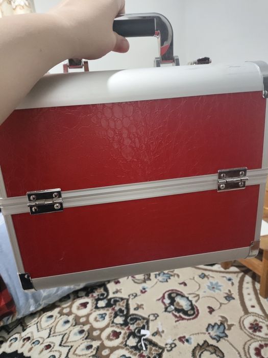 Кейс для косметики красный цвет