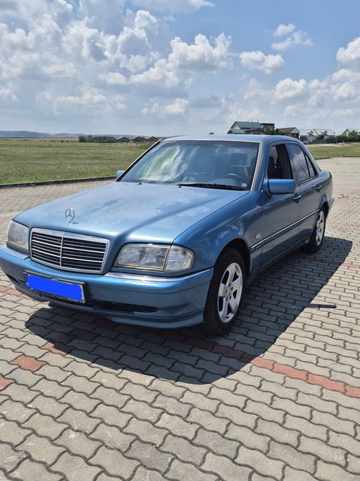 Vand sau schimb Mercedes c220