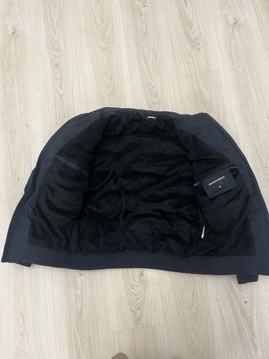 Продам мускую ветровку