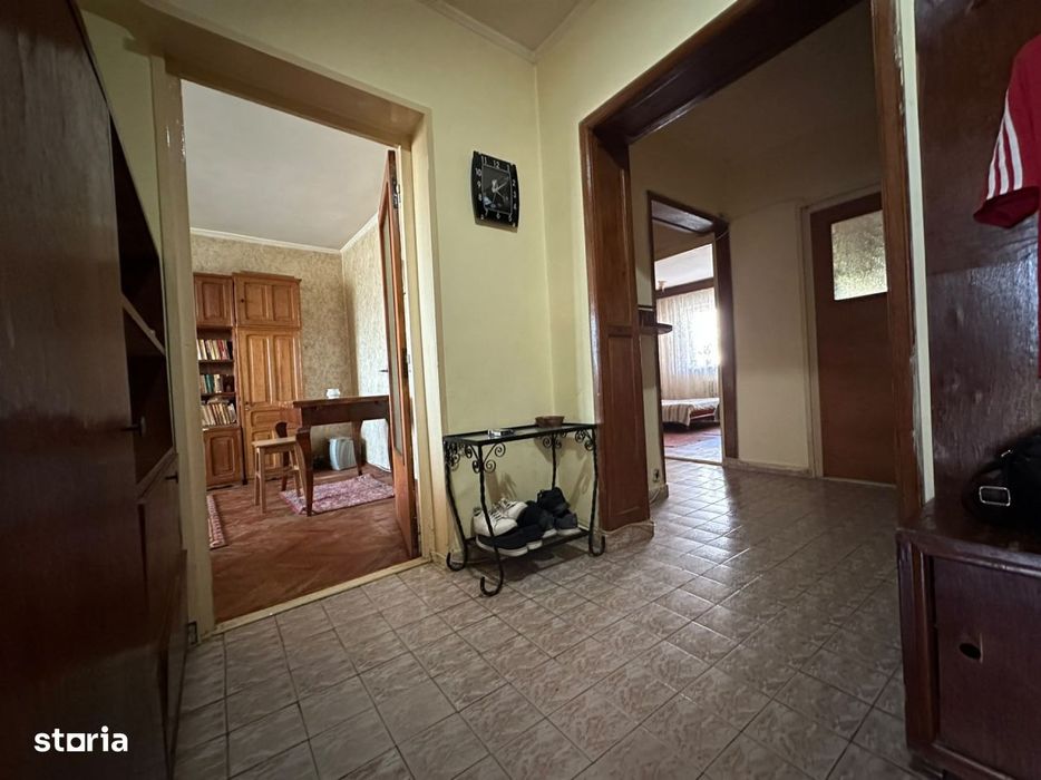 Apartament 3 camere decomandat, zona Calarasilor.