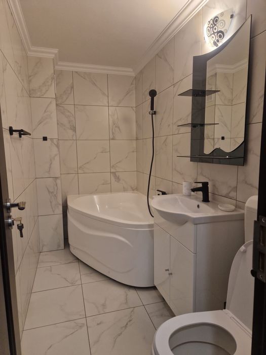 Inchiriez apartament 3 camere uverturii