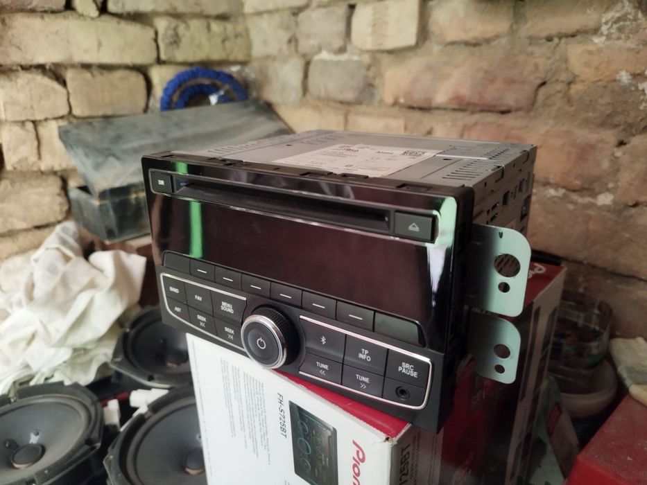 Автомагнитола от Джентры, +4 колонки стоковые, заводские