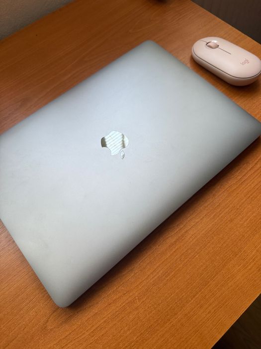 MacBook Pro, touch bar