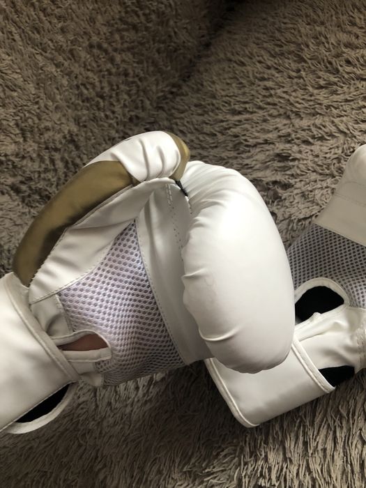 Боксерские перчатки