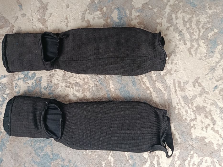 Продаются перчатки и футый
