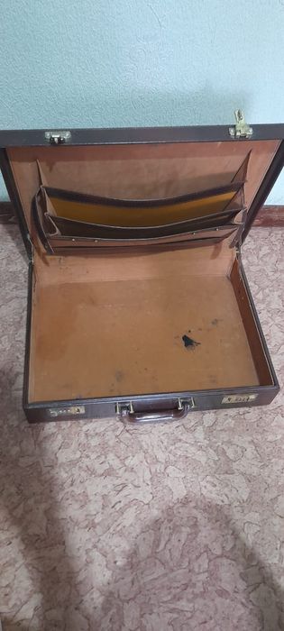 Дипломат коричневый кожаный