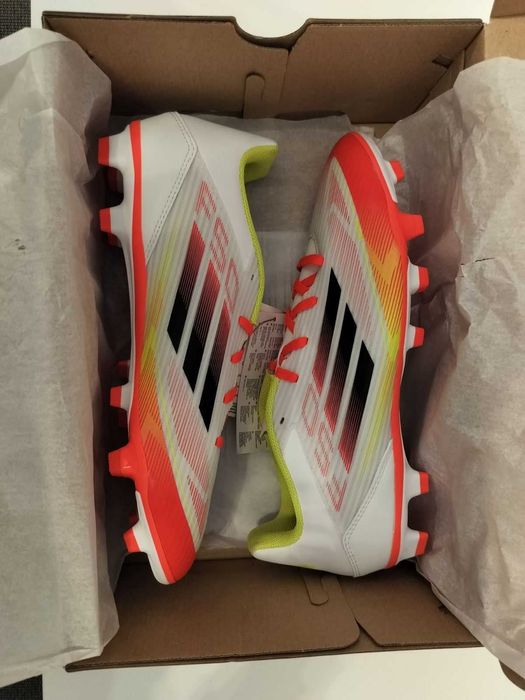 Чисто нови футболни обувки Adidas F50 Club FG/MG