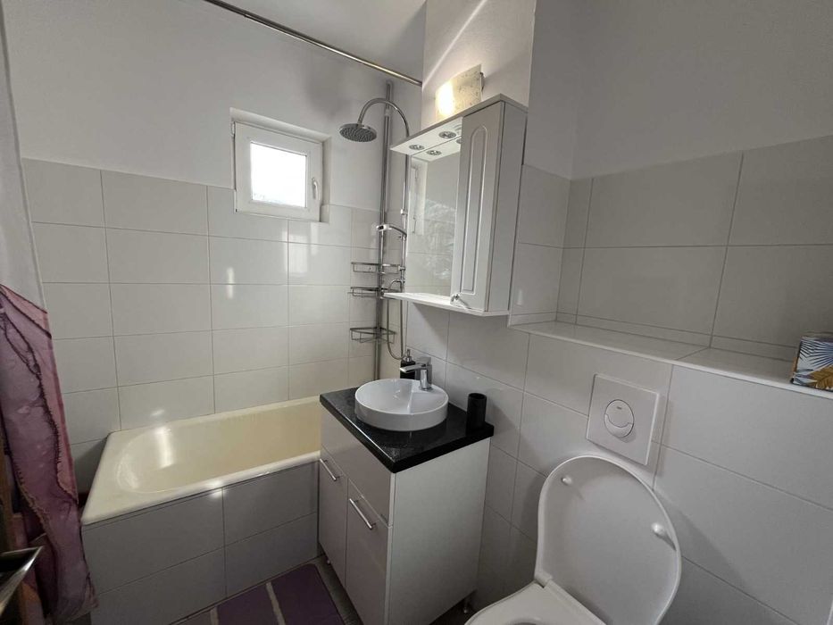 Apartament cu 3 Camere, Decomandat, Boxă la subsol, Zona Mercur-Cetate