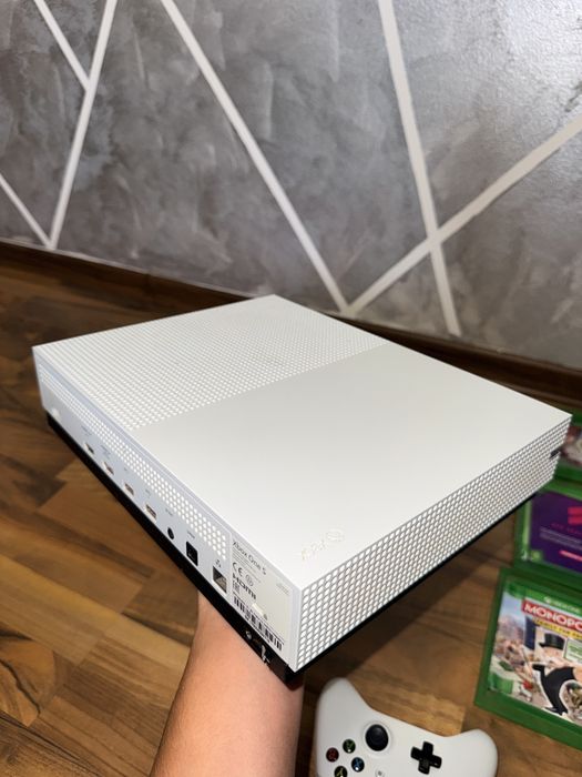 Vand Xbox one S 1Tb+ 3 jocuri