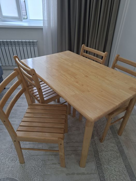 Стол со стульями