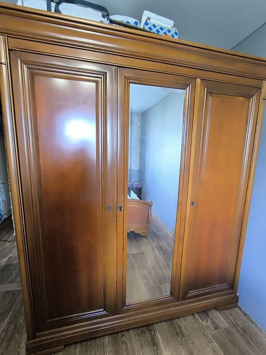 Продается спальный гарнитур СРОЧНО