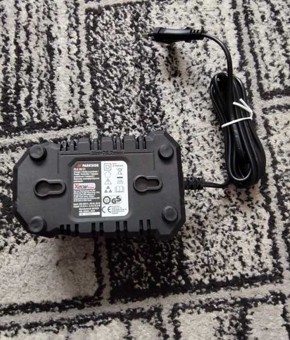 Incărcător de 40V de la brandul For_q,