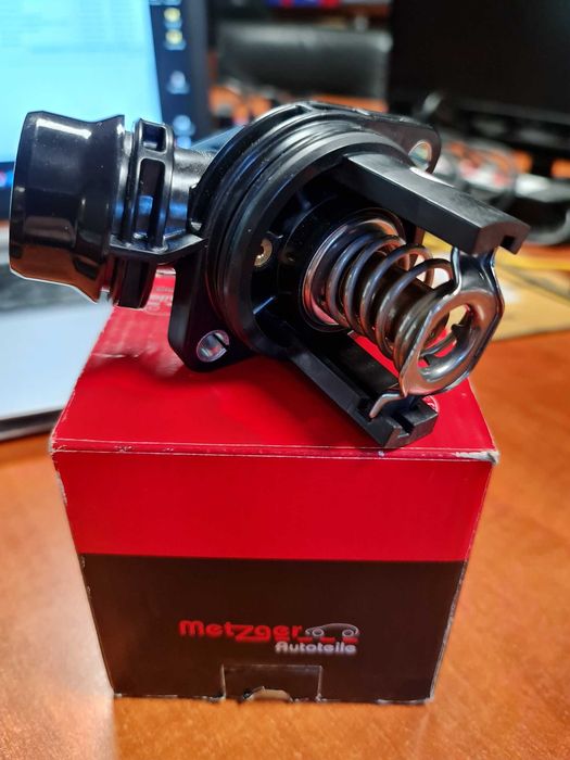 Termostat Opel 1338438, 1338497, 55484533, 55490785 METZGER Nou