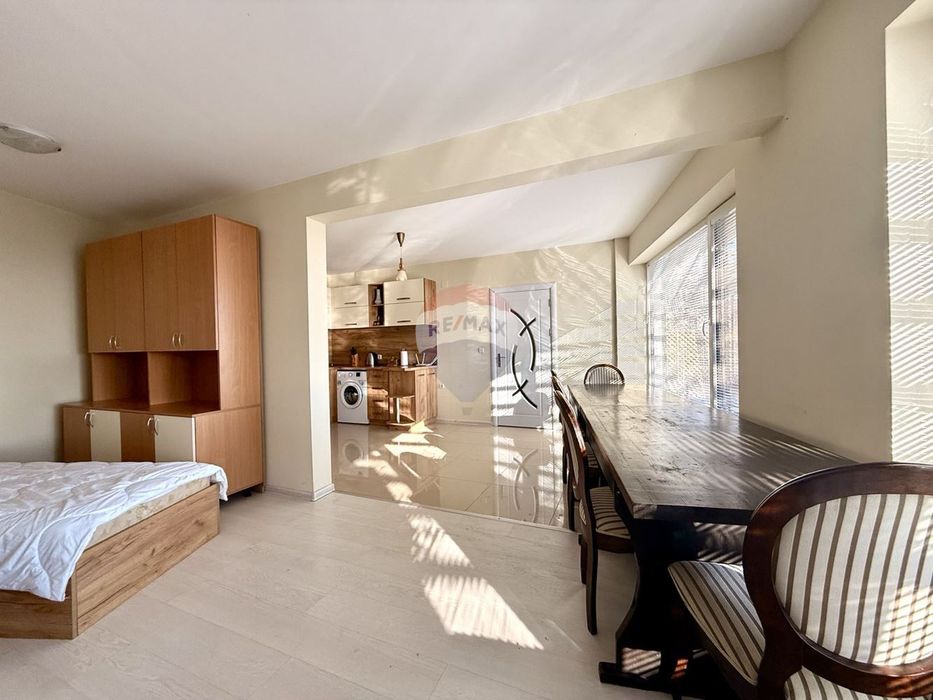 Къща с три спални, двор, барбекю и нескриваема панорамна морска гледк