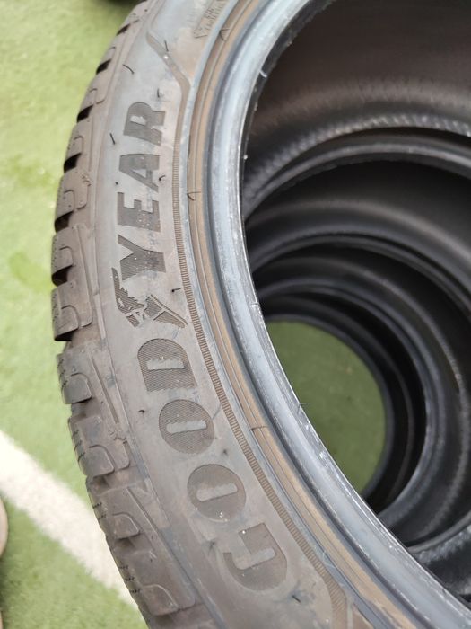 4 бр зимни 225/45/18 Goodyear
