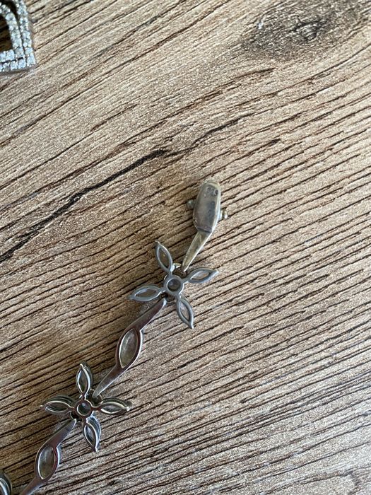 Сребърна гривна с цирконий