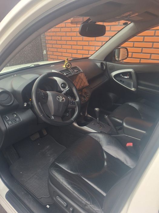 Продам Toyota RAV4