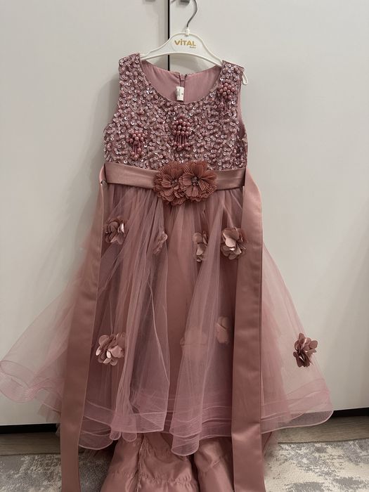 Продам платье 6 лет