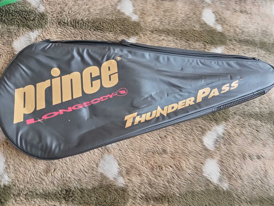 Спортивная теннисная ракетка и комплект