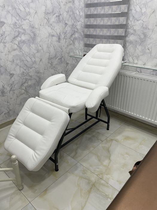 Косметологическая кушетка кресло