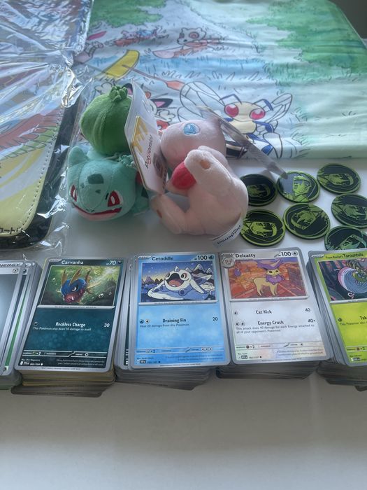 Над 450 Pokemon карти + аксесоари