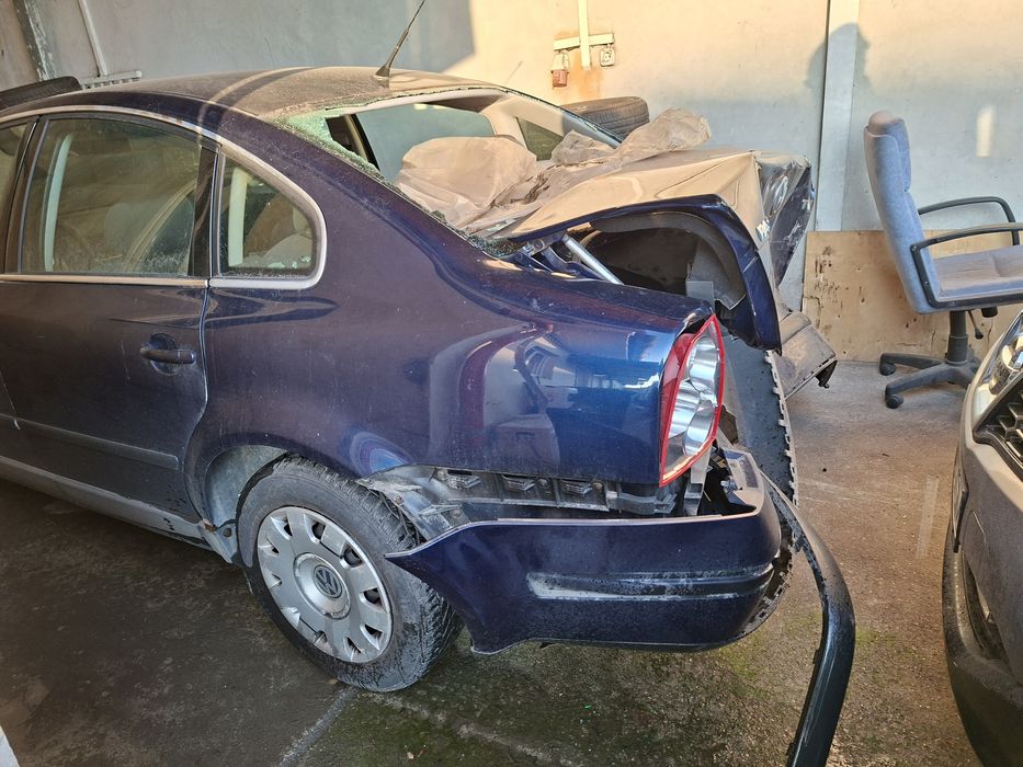 Vand Pasat 2003 pentru dezmembrat