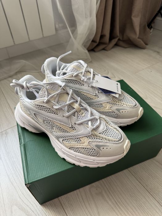 Продам новые кроссовки Lacoste