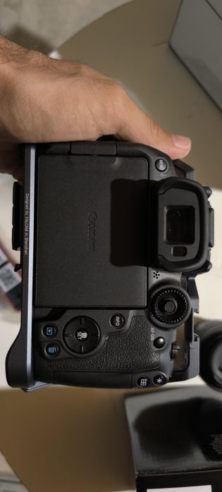 Canon R7 + кейдж + карта 64GB + батерия