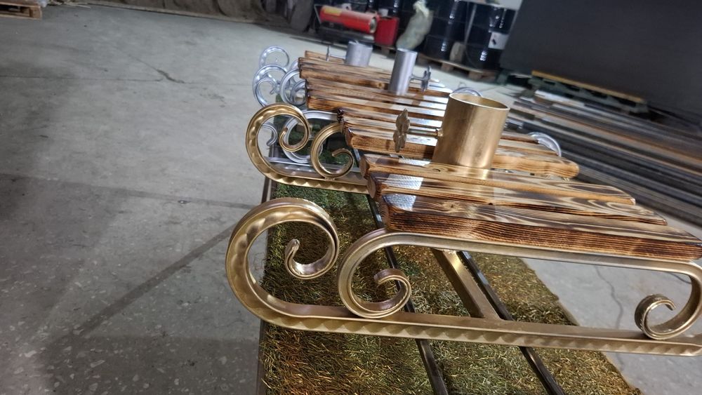 Продам подставку под елку в виде саней