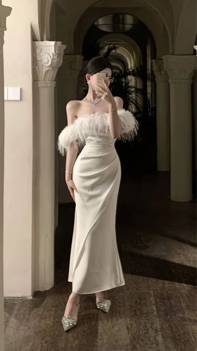 Белое платье с пухом