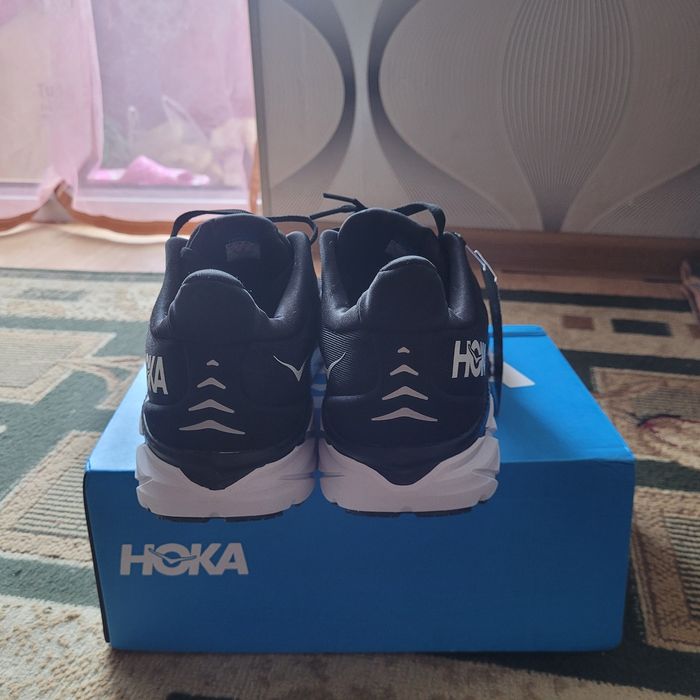 Продам кроссовки