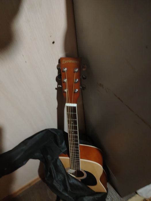 Гитара аккустическая