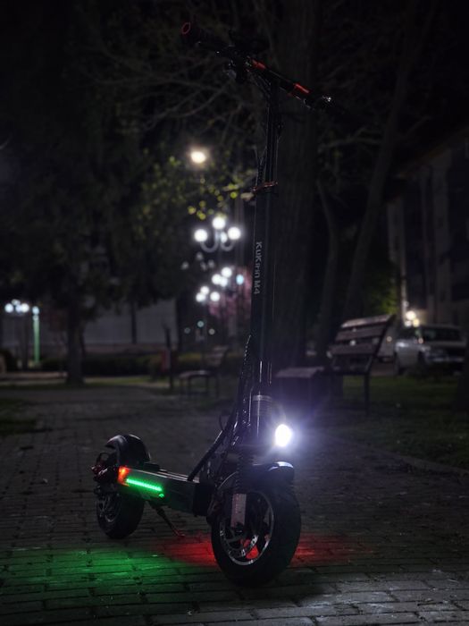 Trotinetă electrică KuKirin M4  pana pe spate
