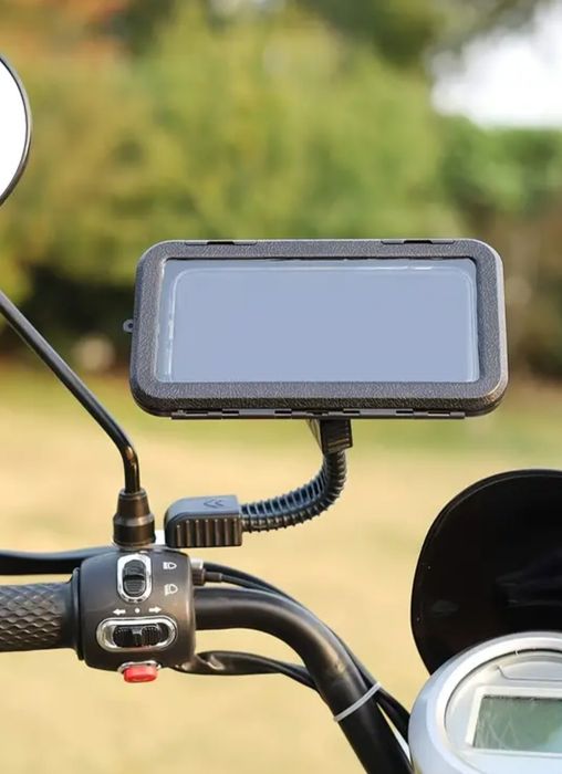 Suport pentru smartphone, cu prindere pe oglinda moto