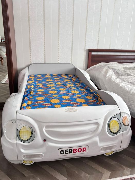 Продаётся детская кровать-машинка