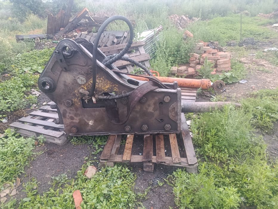 Продам Экскаватор гусеничный хендай 220