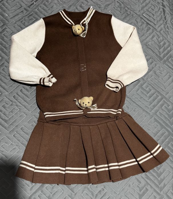 Отдам даром  вещи на девочку !!!