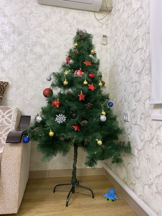 ёлка с игрушками