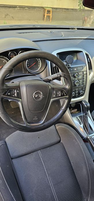 Opel Astra Touring 2012