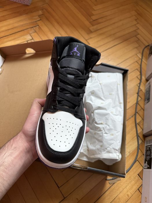 Jordan 1 Mid Black White Purple marimea 41 si 42
