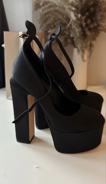 Продам туфли на высоком каблуке