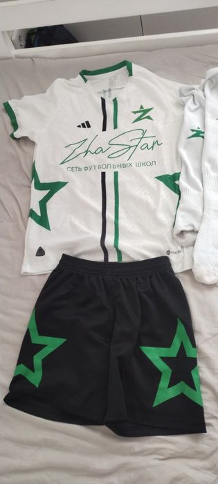 Футболная форма Adidas от zhastar продам СРОЧНО