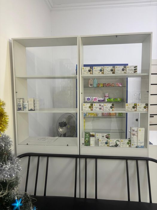 Шкафы витринные для аптеки