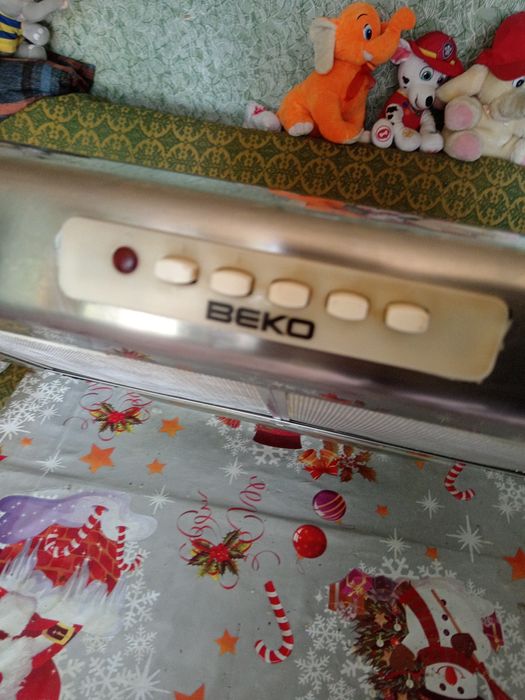 Vând hota inox Beko